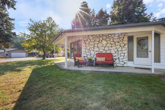 Building Photo - MOVE IN READY NOW! 2-Bedroom Rambler with Detached 900 Sq. Ft. Garage & Studio on Spacious Fenced...