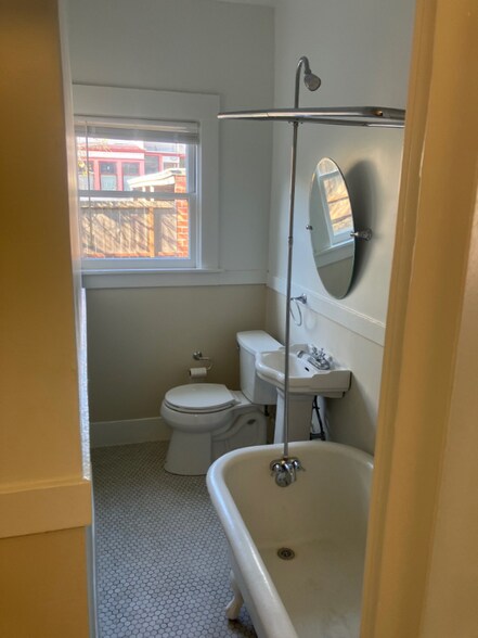 Building Photo - 437 Euclid Ave