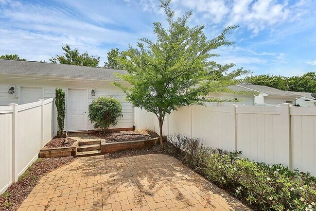 Building Photo - 2BD/2.5BA Townhome w/ ADDITIONAL LOFT in Market Street at Cedar Walk!