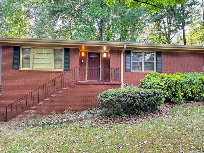 Building Photo - 222 Pineview Dr