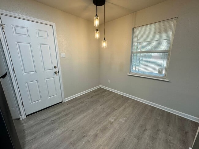 Building Photo - 1001 Ronstan Dr