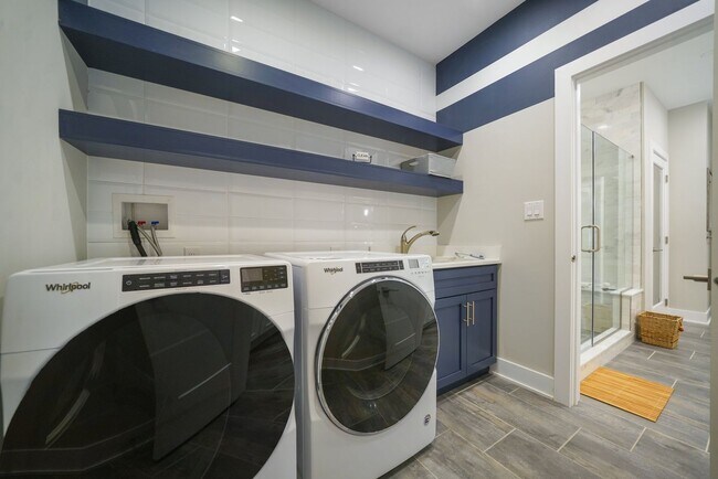 Building Photo - Luxury Fully Furnished 3 Bed 3.5 Bath Townhome in Darlington Ridge