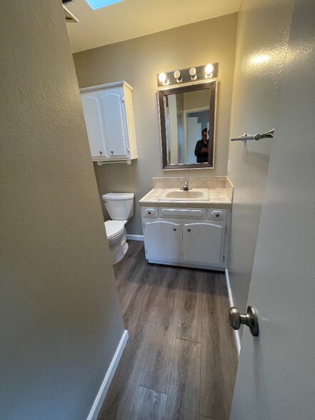 Building Photo - 1304 Versailles Ave