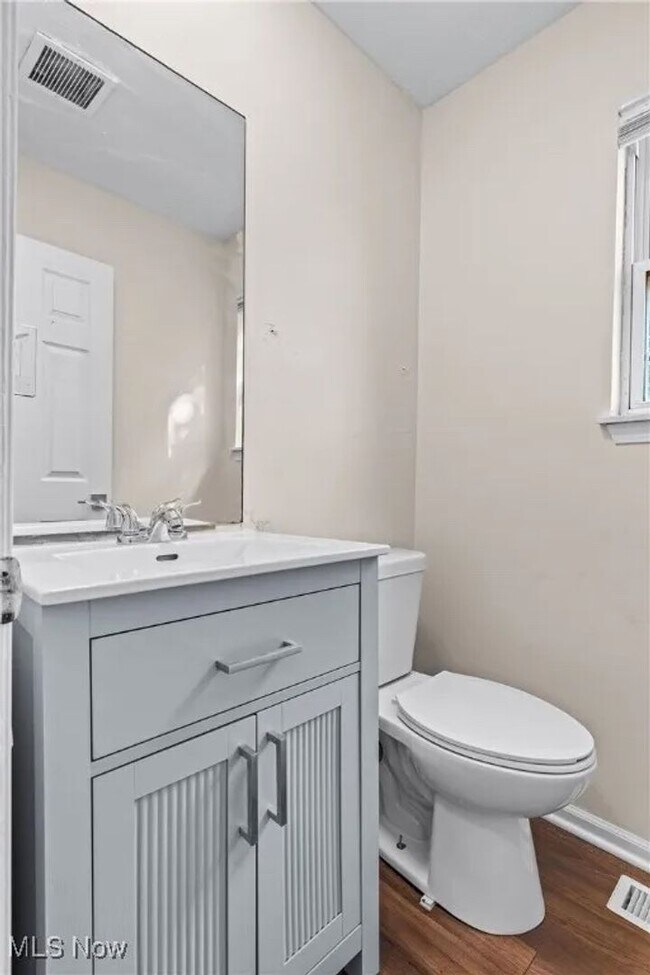 Building Photo - 3 BD/ 1.5BA Home for Rent- Cleveland- FIRST MONTH RENT 1/2 OFF!