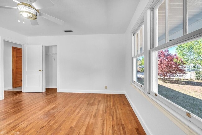 Building Photo - Charming home with large garage & attached...