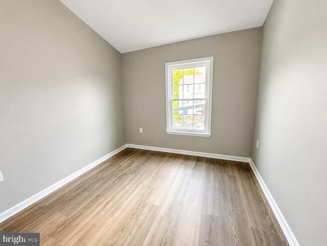 Building Photo - 20 Dunlap Dr