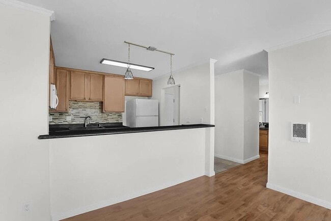 Building Photo - 3030 Suncrest Dr