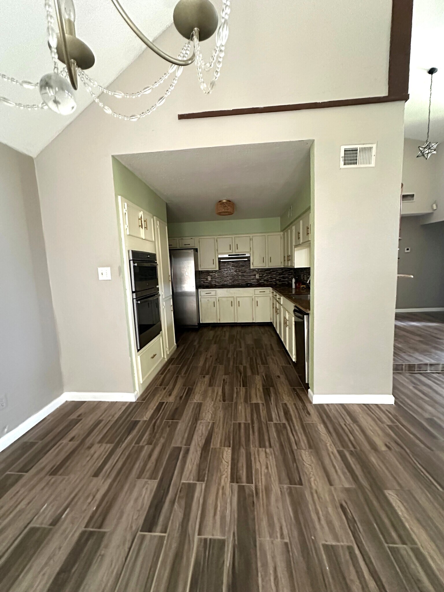 Kitchen - 5401 Crossgate Dr S