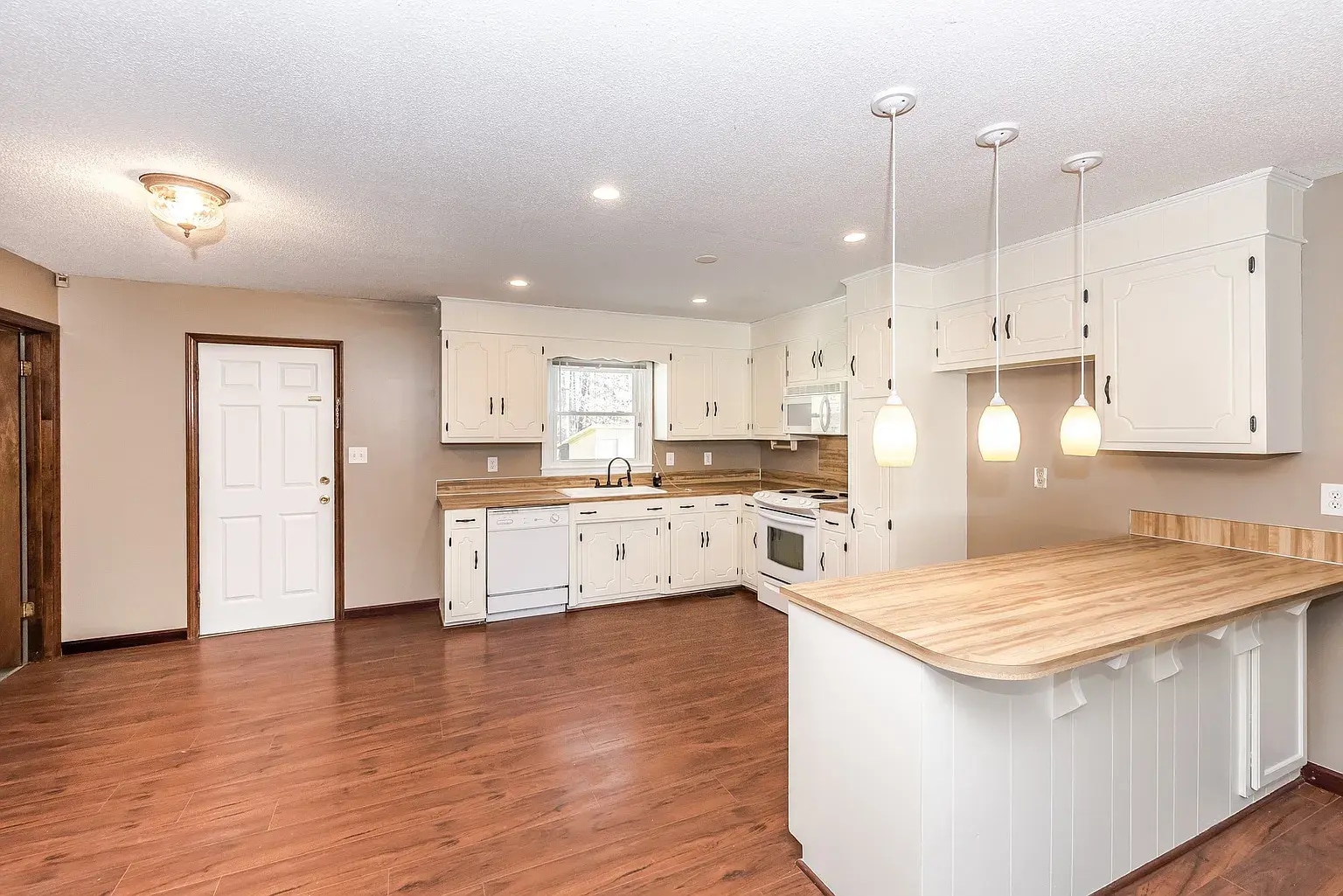 Building Photo - 5400 Beam Lake Dr