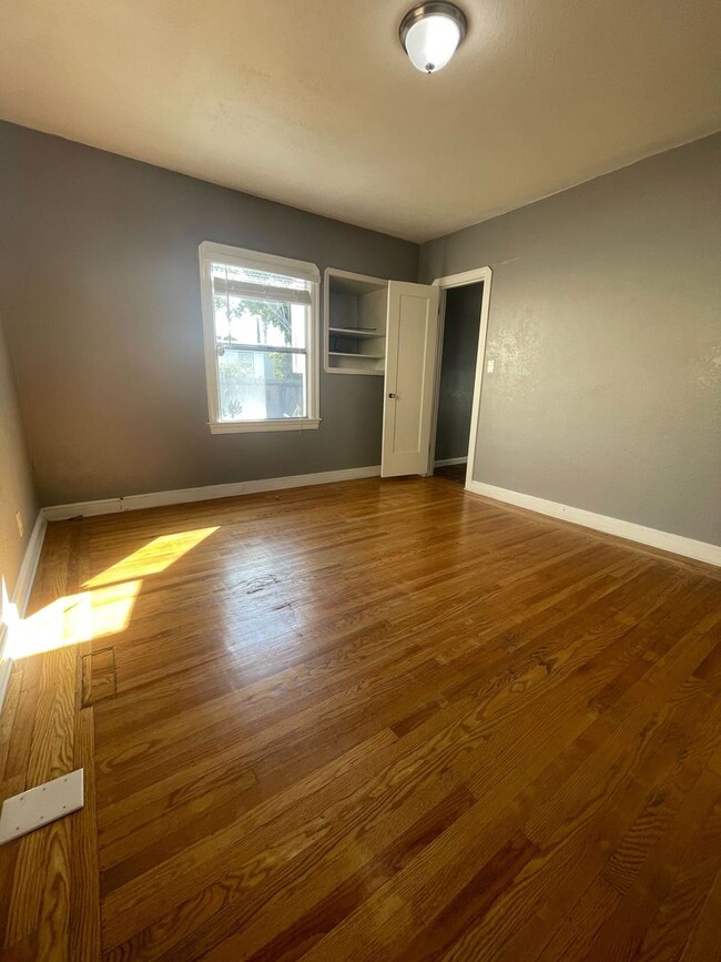 Building Photo - 2-Bedroom, 1-Bath with Converted Garage Sp...