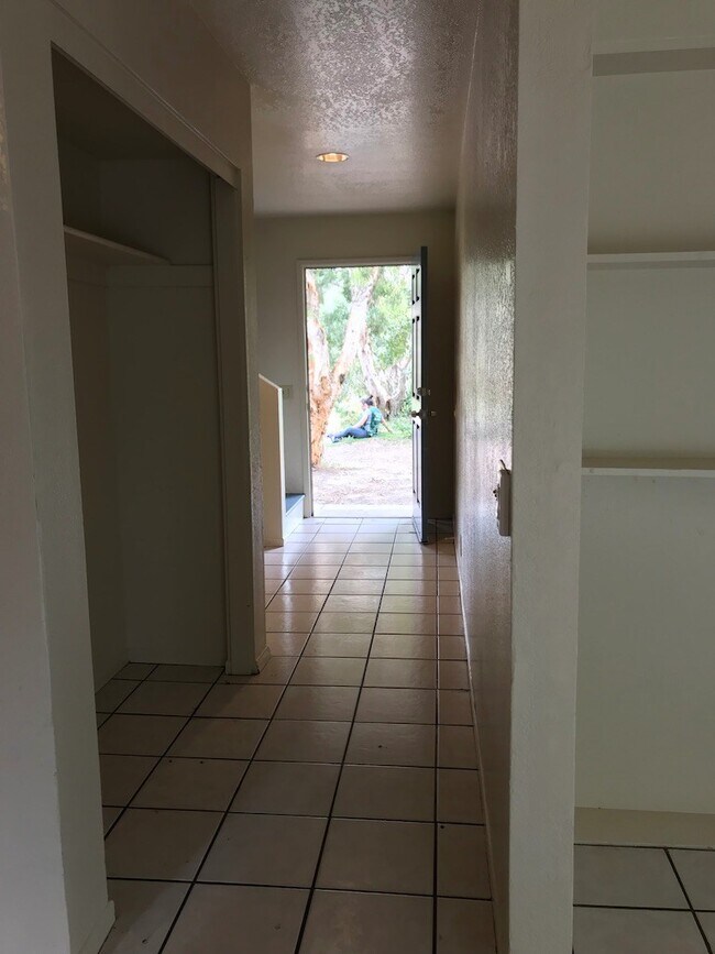 Building Photo - 850 Camino Lindo