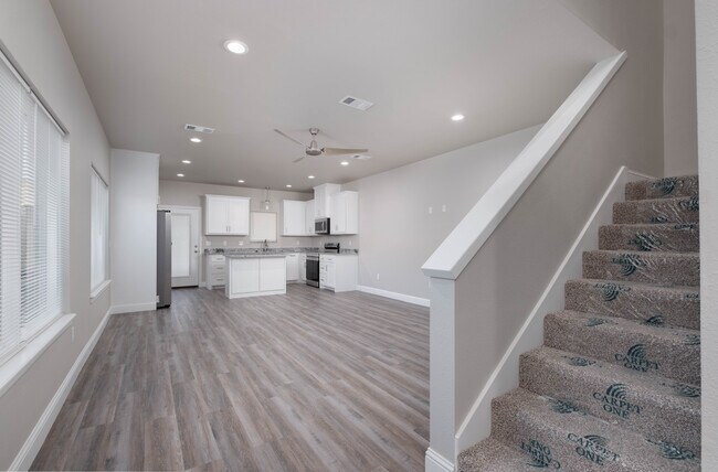 Building Photo - 1711 2nd Ave