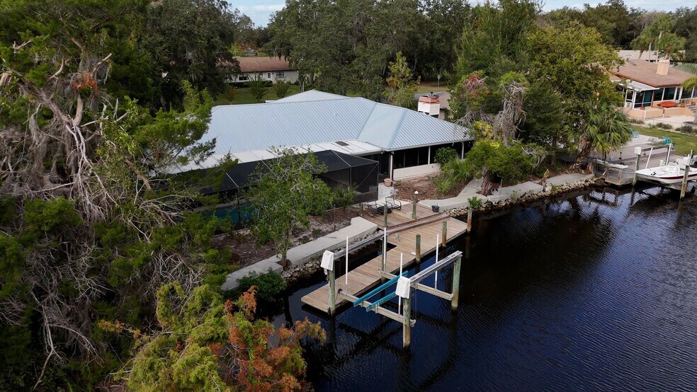 Dock with boat lift - 11936 W Waterway Dr