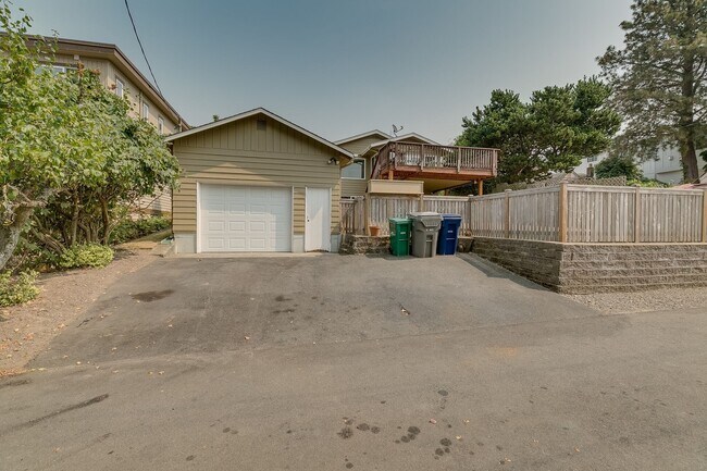 Building Photo - Water View Kirkland home West of Market st...