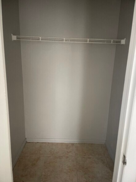 Building Photo - 1637 Barbarie Ln