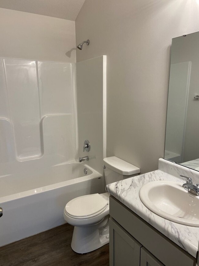 Building Photo - Pre-Leasing Now | Don't Miss Out! — Beautiful 4 Bed, 2 Bath Home in Oak Woods