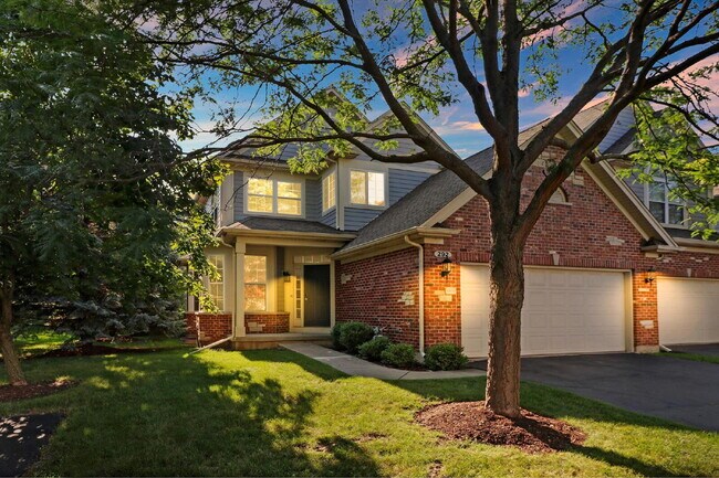 Building Photo - Spacious 3-Bedroom Townhouse with Main-Flo...