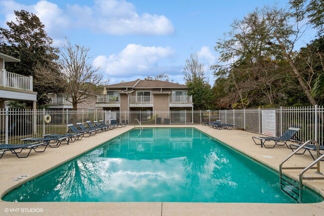 Building Photo - Hidden Gem in Garland Condominium Community