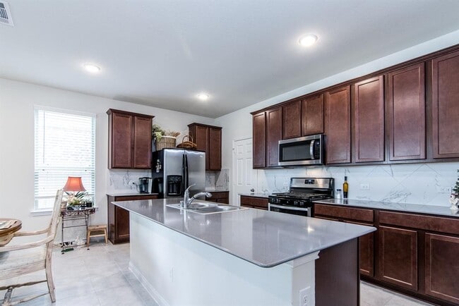 Building Photo - 9738 Birdsnest Ct