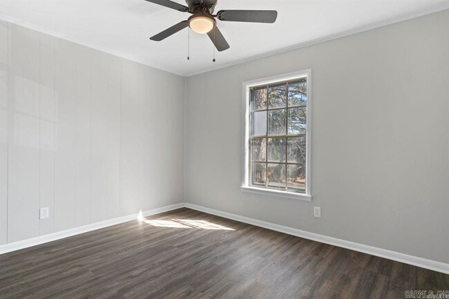 Building Photo - 2014 W Lakeview