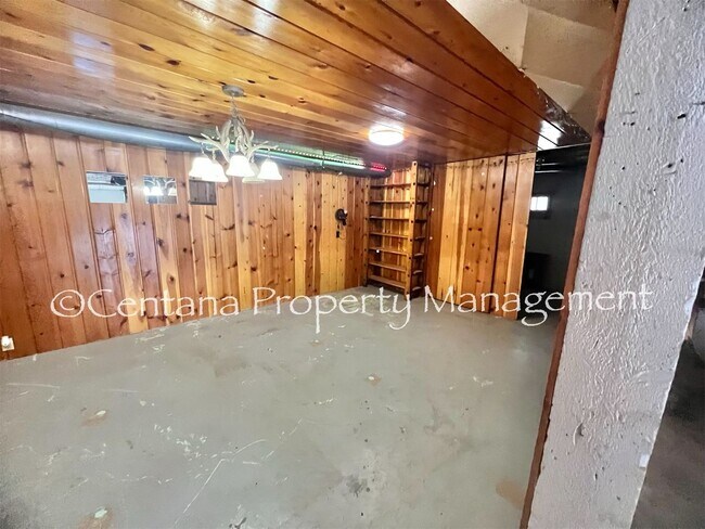 Building Photo - 1320 W Gold St