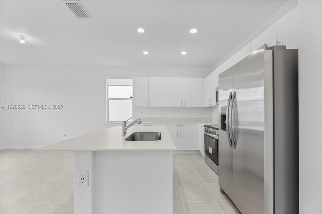 Building Photo - 2498 SE 25th Ct