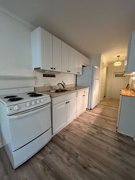 Building Photo - 516 Northmoor Ave N