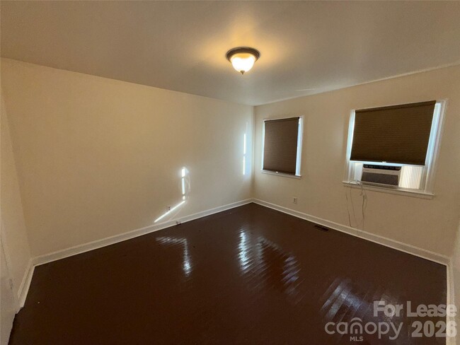 Building Photo - 1520 Effingham Rd