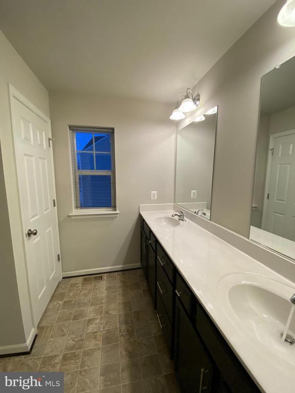 Building Photo - 113 Gristmill Ct