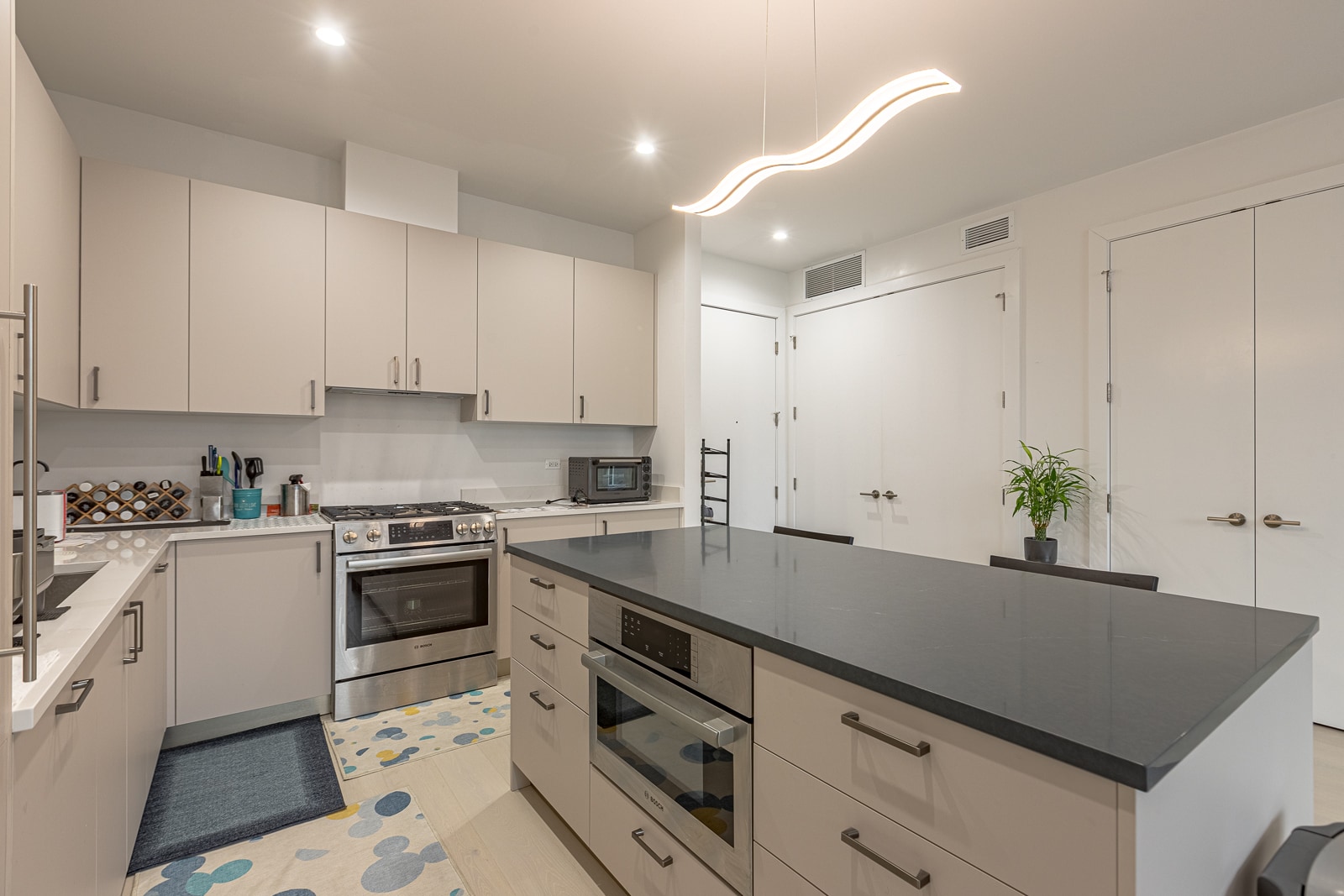 Building Photo - 1701 W Webster Ave