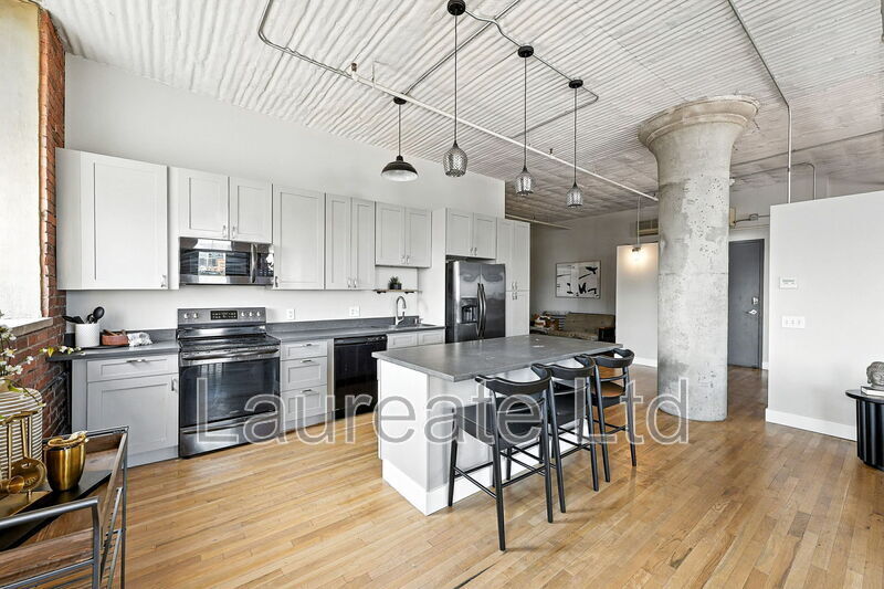 Building Photo - 2261 Blake St