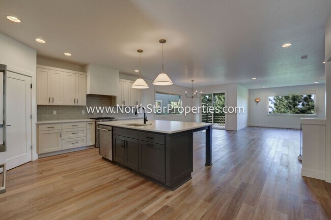 Building Photo - 2542 NW Marken St