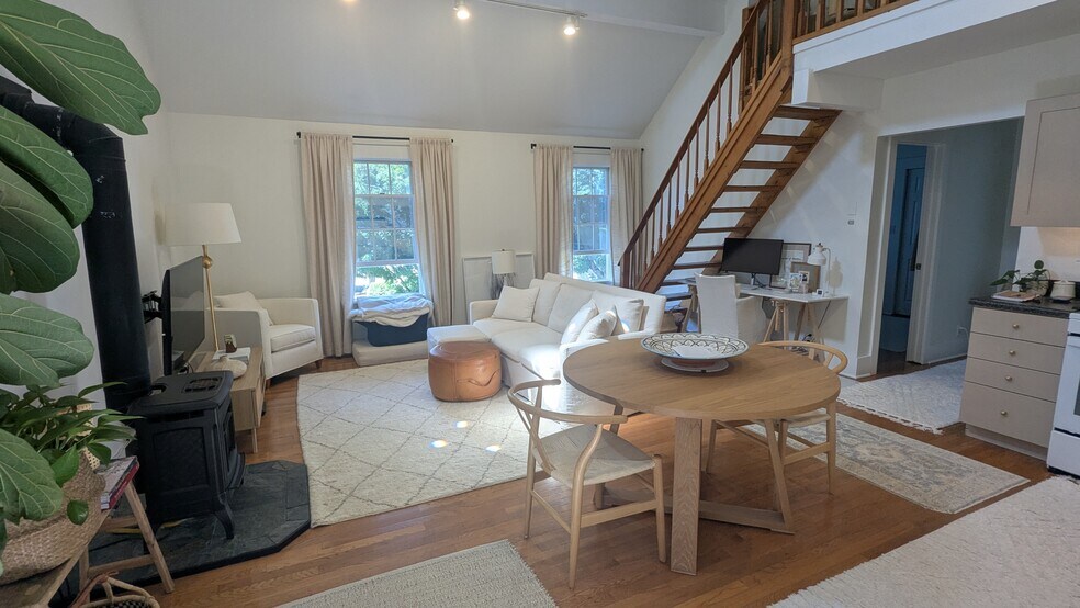 Open concept, vaulted ceilings, great natural light! (west facing with large windows & skylight) - 156 Henry St