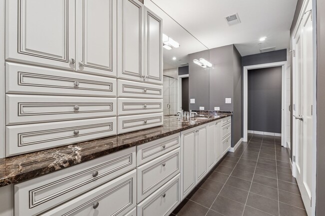 Building Photo - Luxury Living in Buckhead!