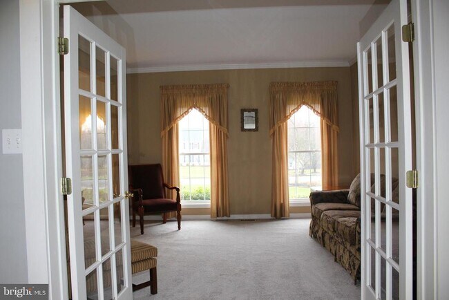 Building Photo - 176 S Patricia Dr