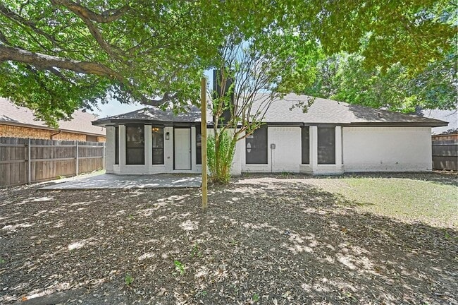 Building Photo - 2530 Seven Hills Dr