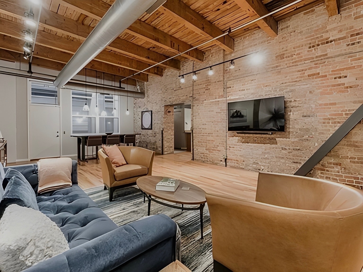 Building Photo - 312 N May St