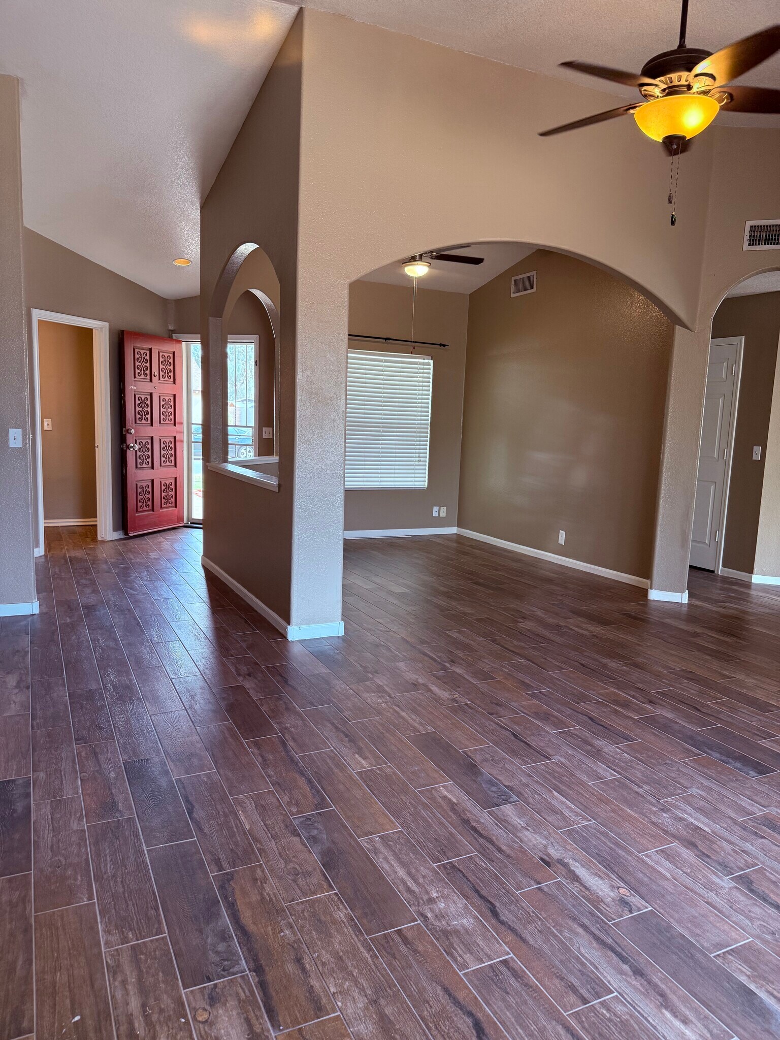 Building Photo - 10243 W Reade Ave