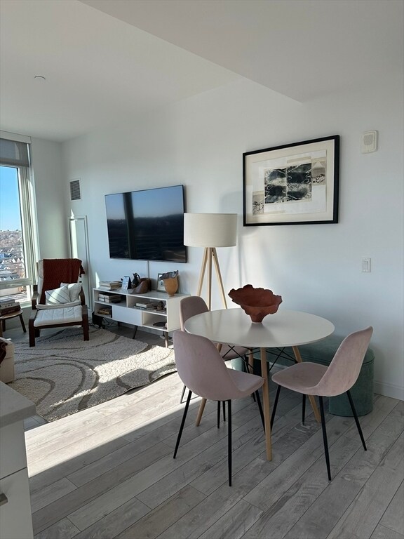 Building Photo - 125 Guest St