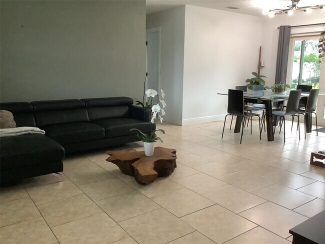 Building Photo - 8881 SW 21st St