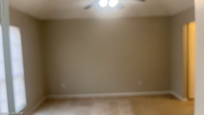 Building Photo - 501 Lantana Dr