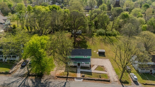 Building Photo - 231 Broadway St