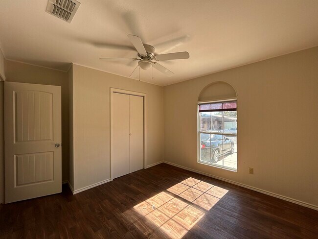 Building Photo - 3004 Musser St