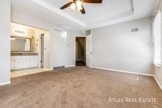 Building Photo - 1009 NE 99th St