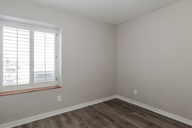 Building Photo - 2571 W Blaine Ct