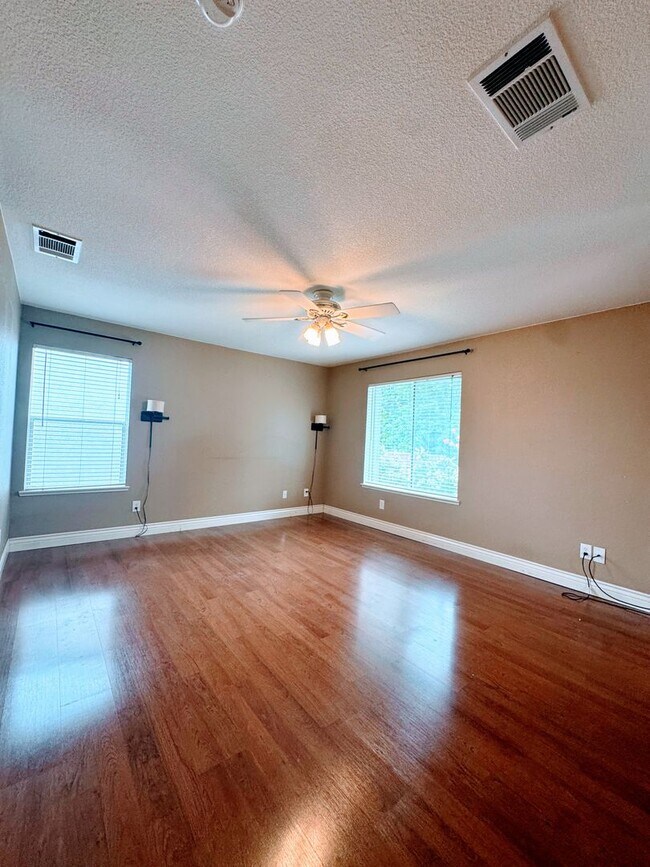 Building Photo - 477 Fisher Cir