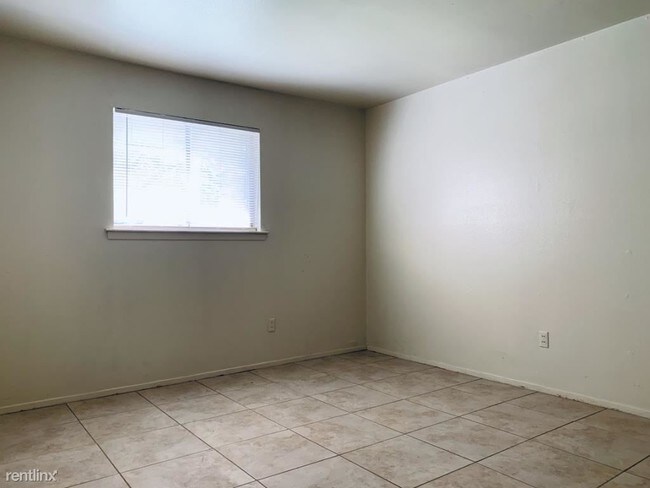 Building Photo - 2 br, 1 bath Apartment - Townshire Manor 17