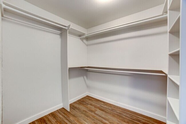 Building Photo - 3/2 Historical Home On Beautiful Main Stre...