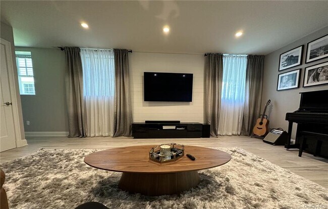 Building Photo - 395 Columbus Ave