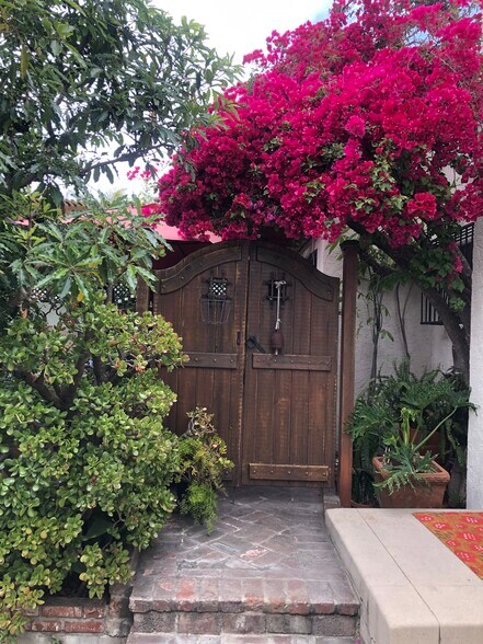 Patio gate - 1959 N Catalina St